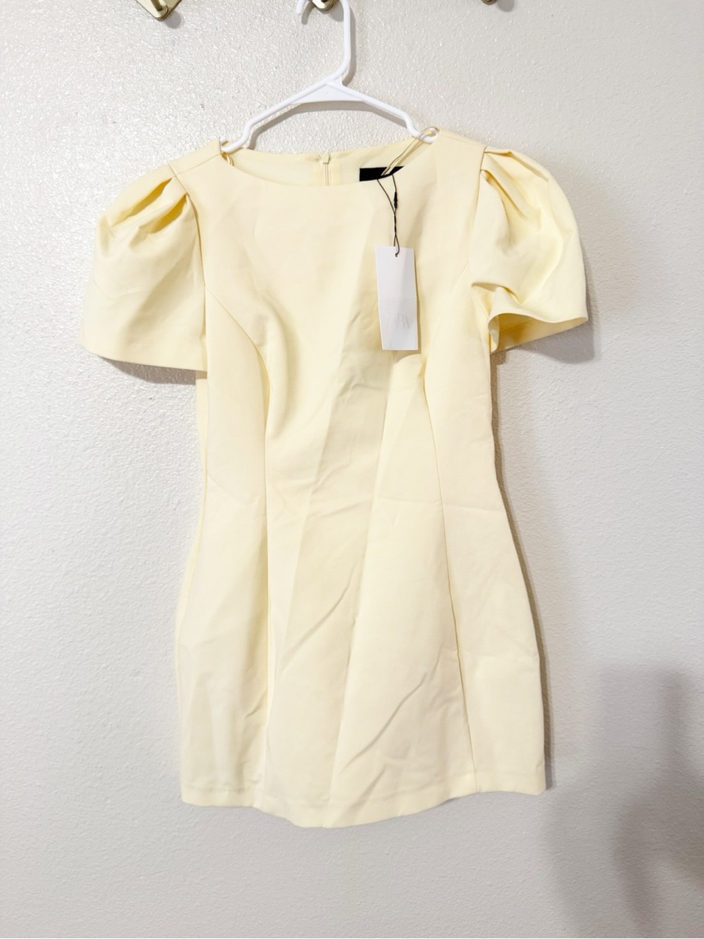 Zara Pleated Short Mini Puff Sleeve Dress in Butter Yellow size medium w/ tags - Picture 4 of 10
